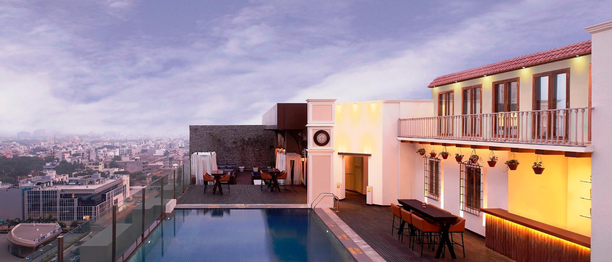 Doubletree By Hilton Gurugram Baani Square Hotel Гургаон Екстериор снимка
