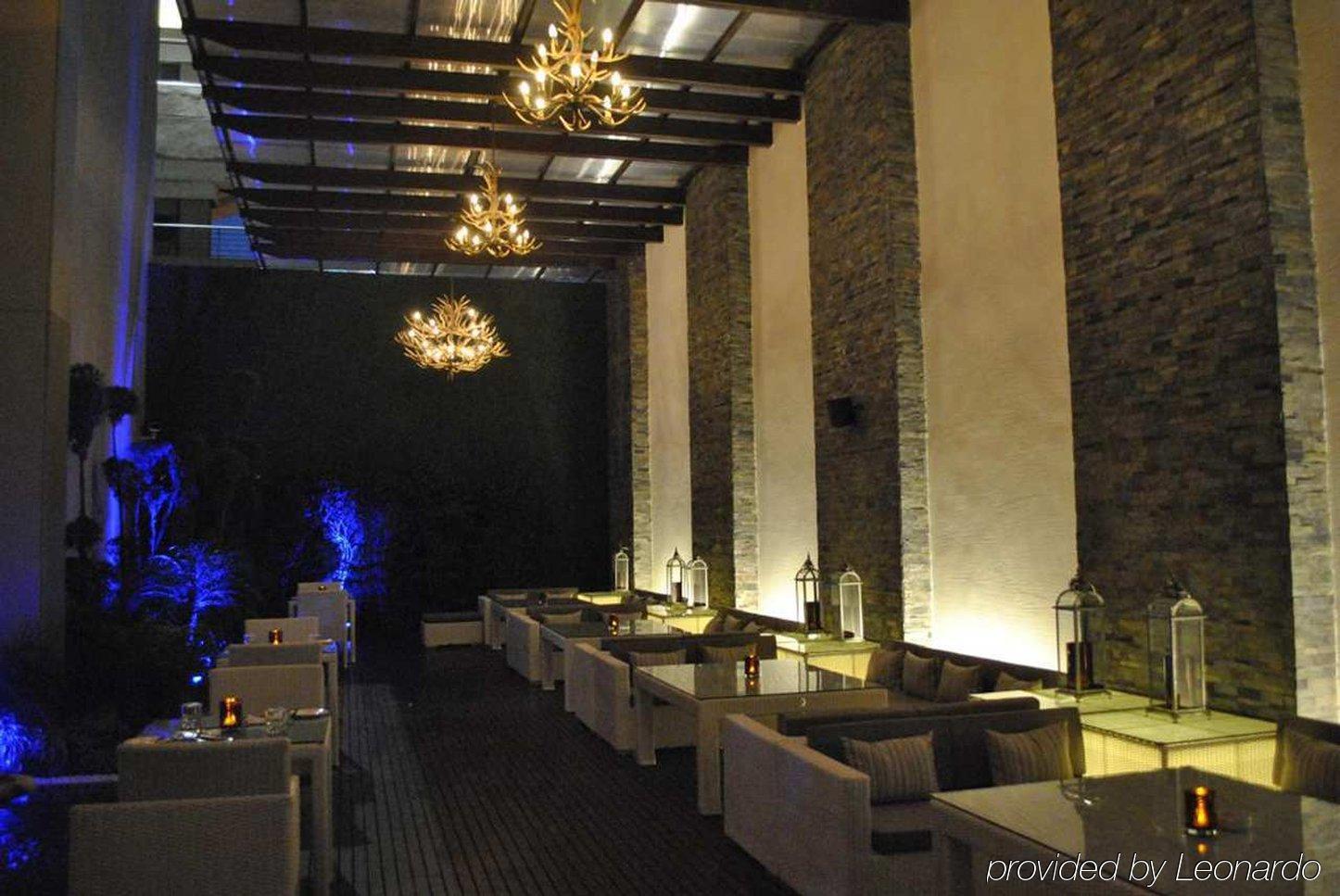 Doubletree By Hilton Gurugram Baani Square Hotel Гургаон Екстериор снимка