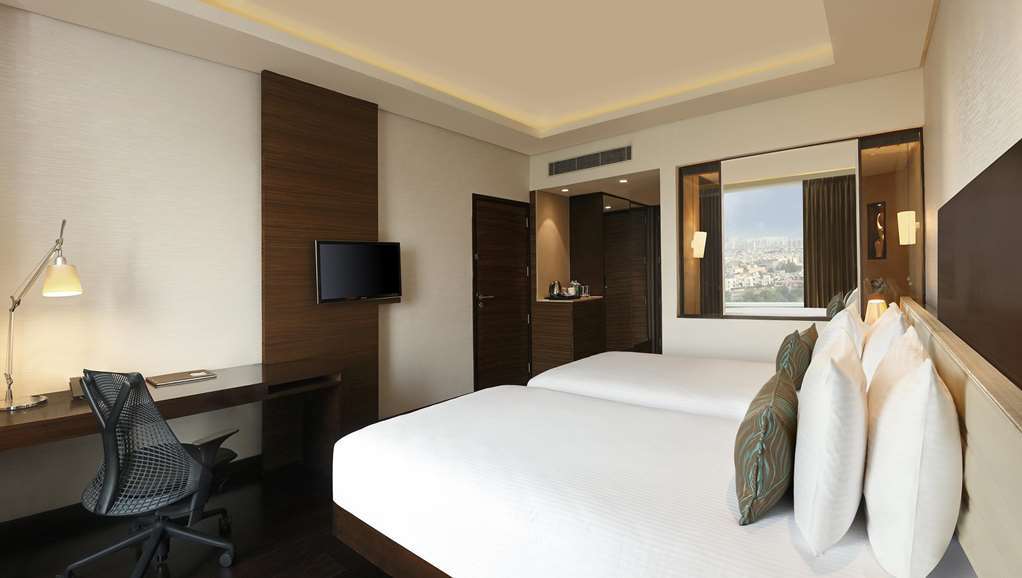 Doubletree By Hilton Gurugram Baani Square Hotel Гургаон Стая снимка